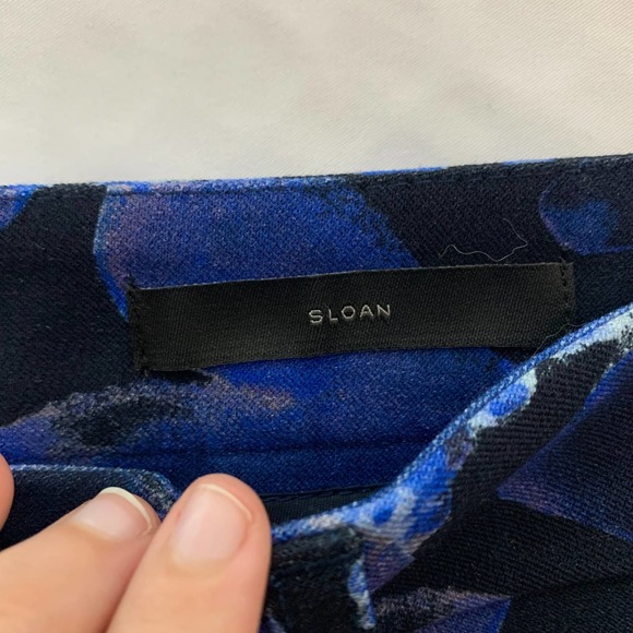 Banana Republic Women's Blue Floral Print Sloan Pants 6 - Picture 6 of 7